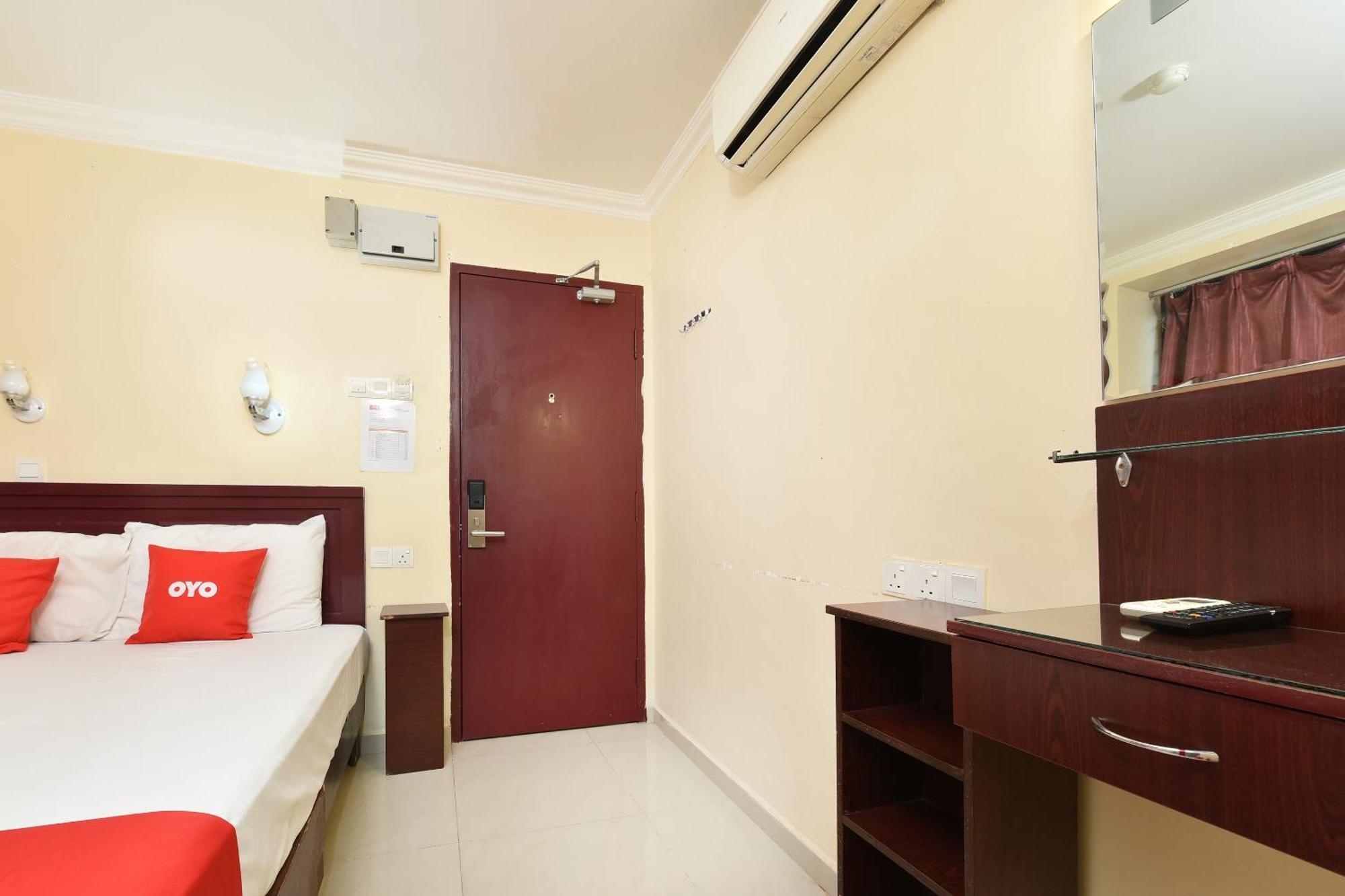 Super Oyo 90562 J Hotel Pj 페탈링자야 외부 사진