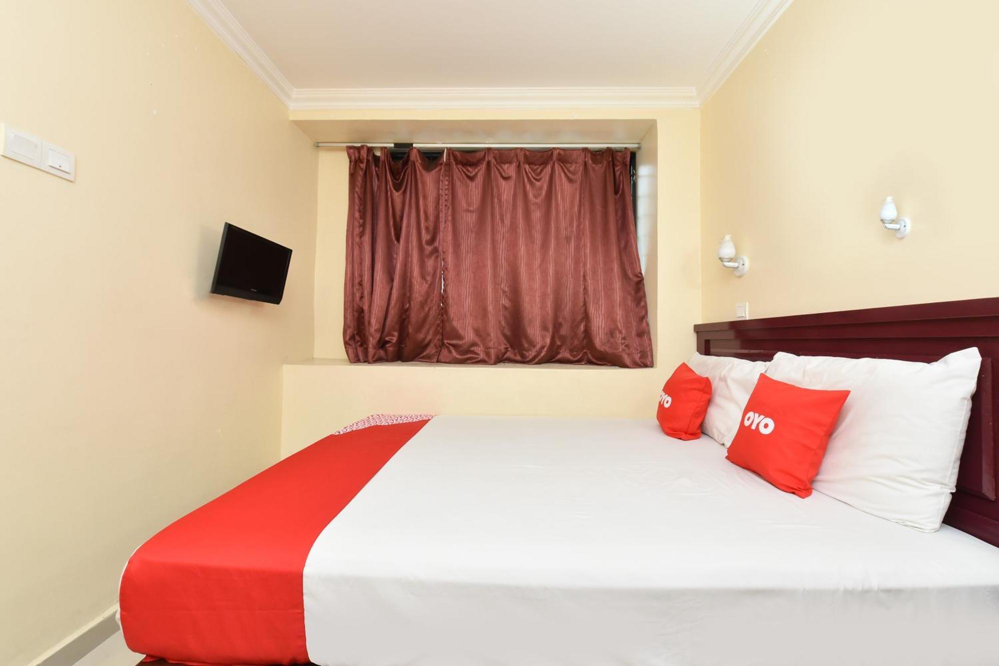 Super Oyo 90562 J Hotel Pj 페탈링자야 외부 사진