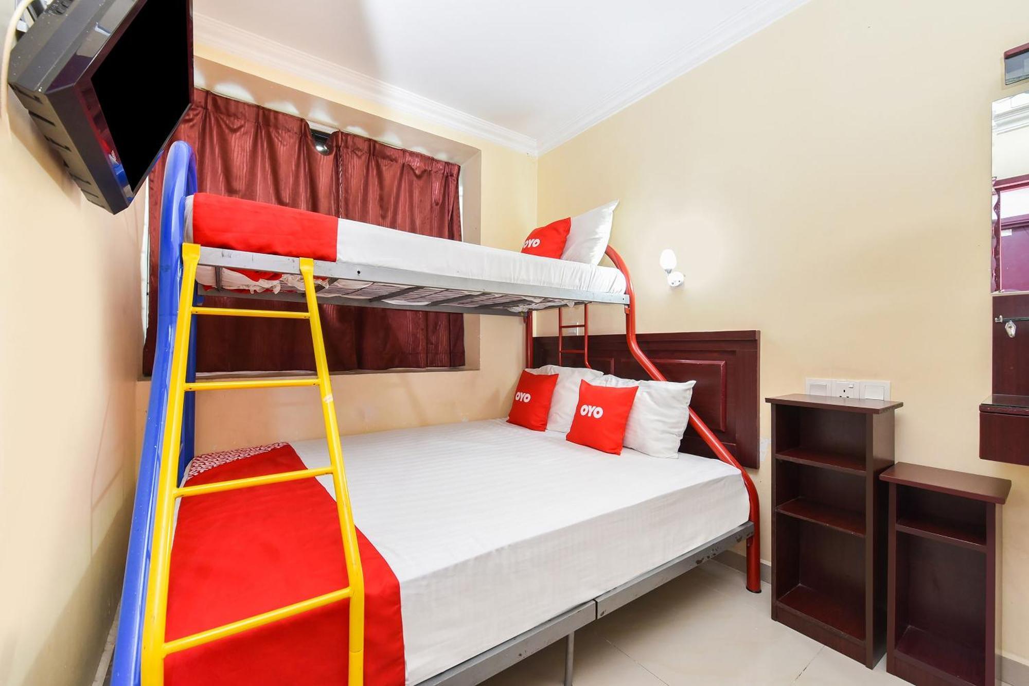 Super Oyo 90562 J Hotel Pj 페탈링자야 외부 사진