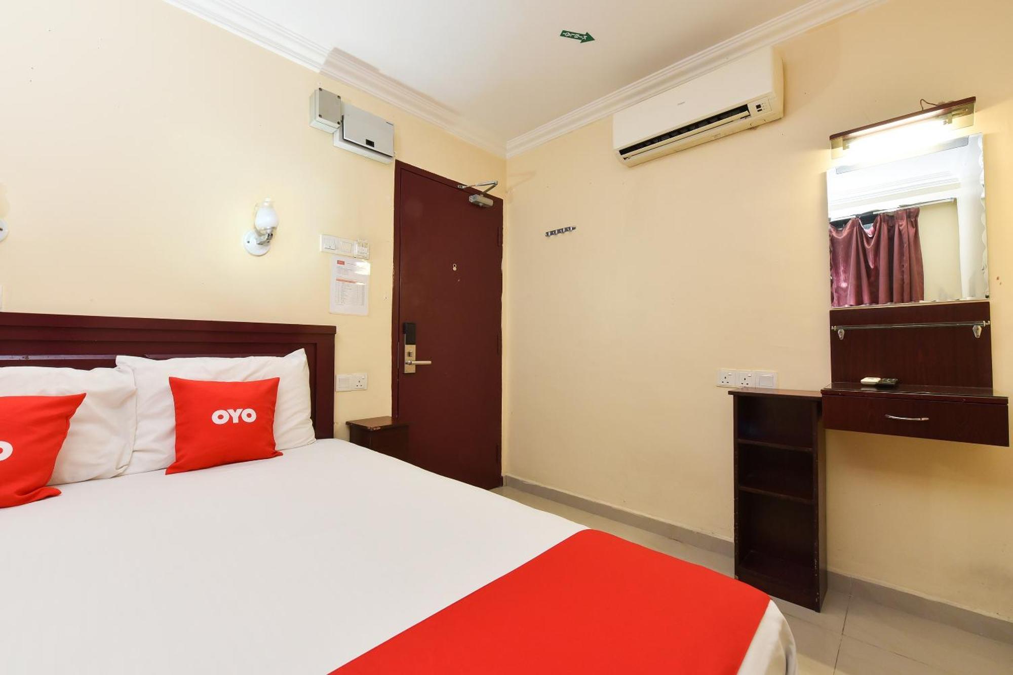 Super Oyo 90562 J Hotel Pj 페탈링자야 외부 사진