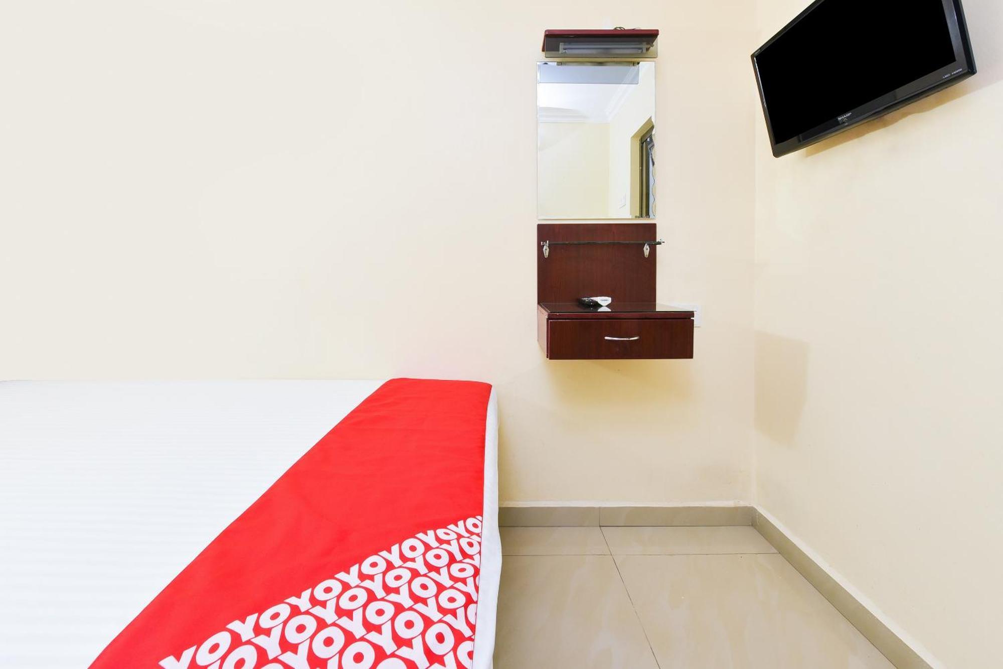 Super Oyo 90562 J Hotel Pj 페탈링자야 외부 사진