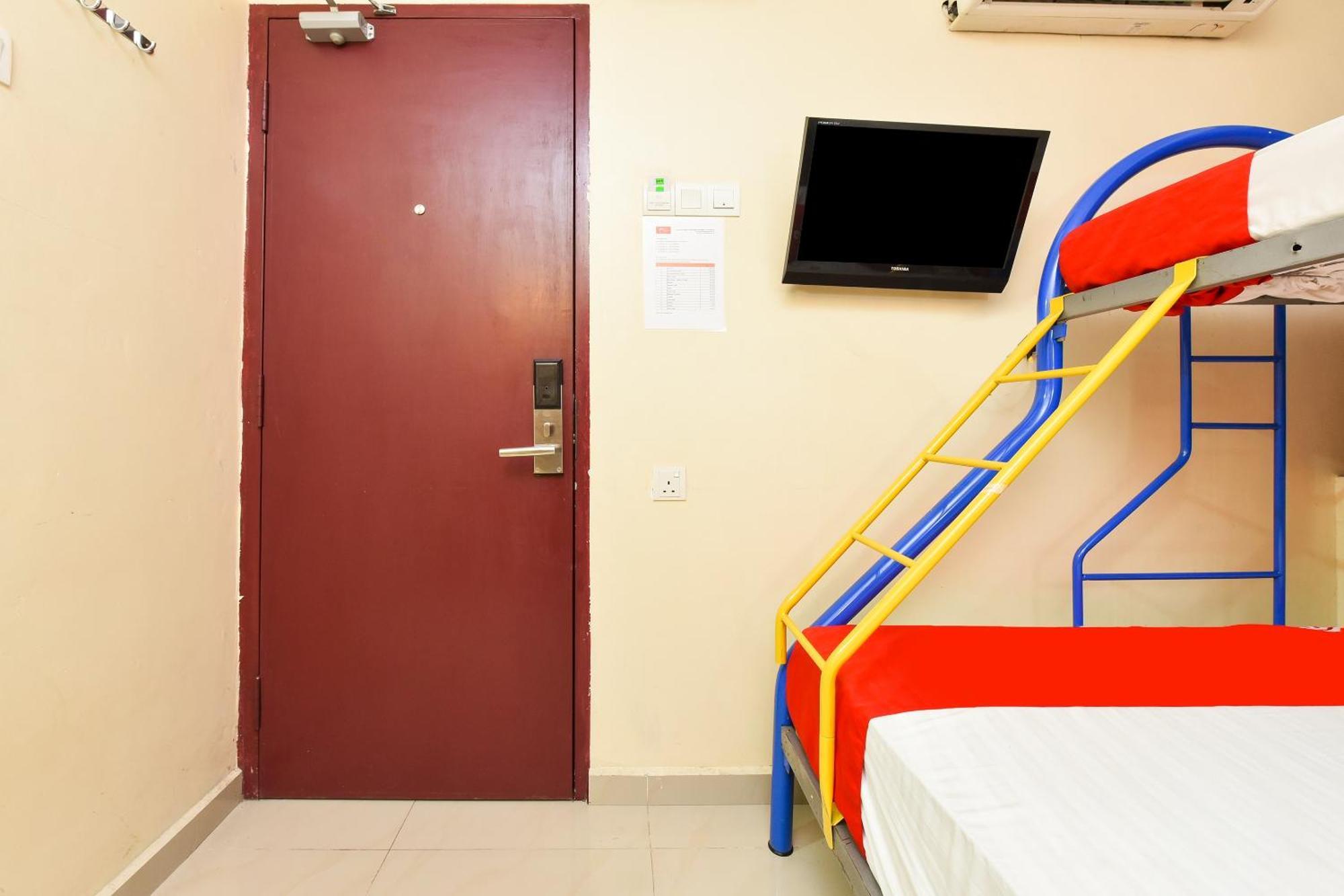 Super Oyo 90562 J Hotel Pj 페탈링자야 외부 사진